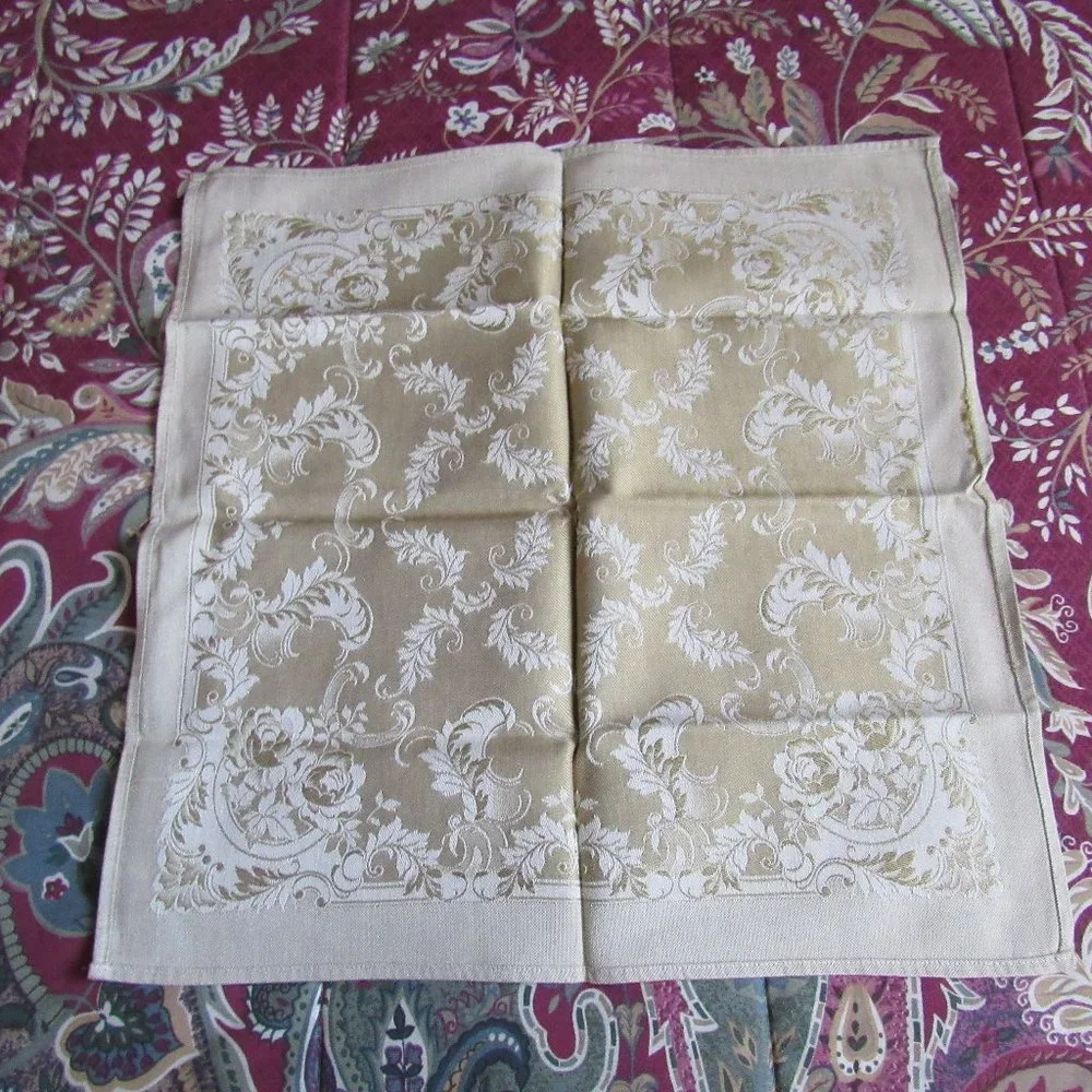 Set of 8 Gold Tone Napkins 17